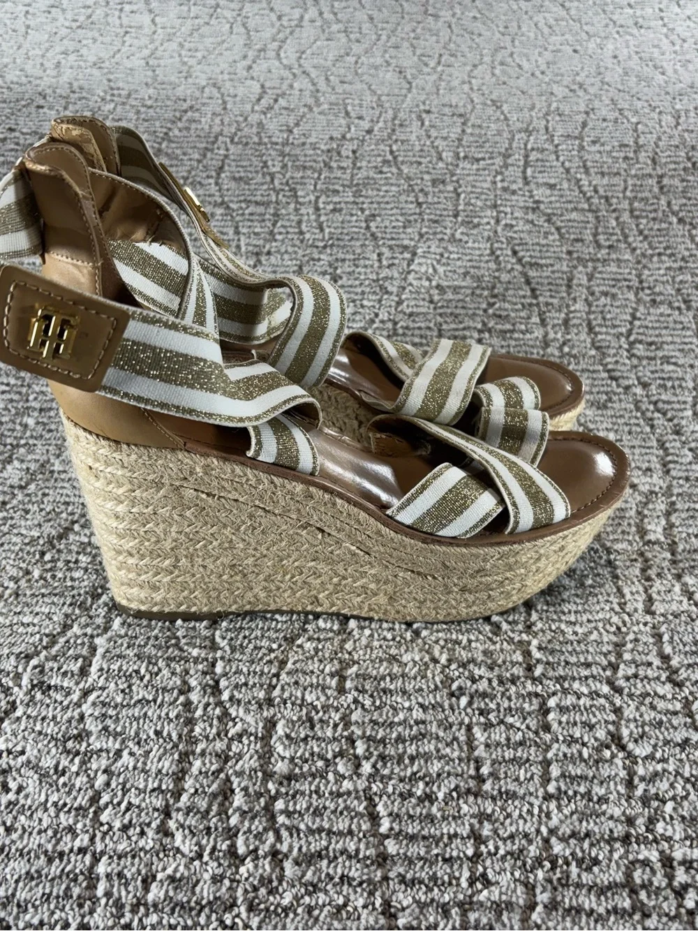Tommy Hilfiger Women's Size 8.5 Gold Multi Texture Theia Espadrille Wedge Sandal